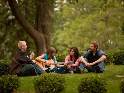 https://e360bible.org/wp-content/uploads/sites/2/2016/06/Front-Hills-Guitar-400x300.jpg