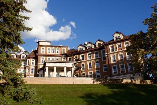 https://e360bible.org/wp-content/uploads/sites/2/2016/06/Waukesha-Campus-600x400.jpg